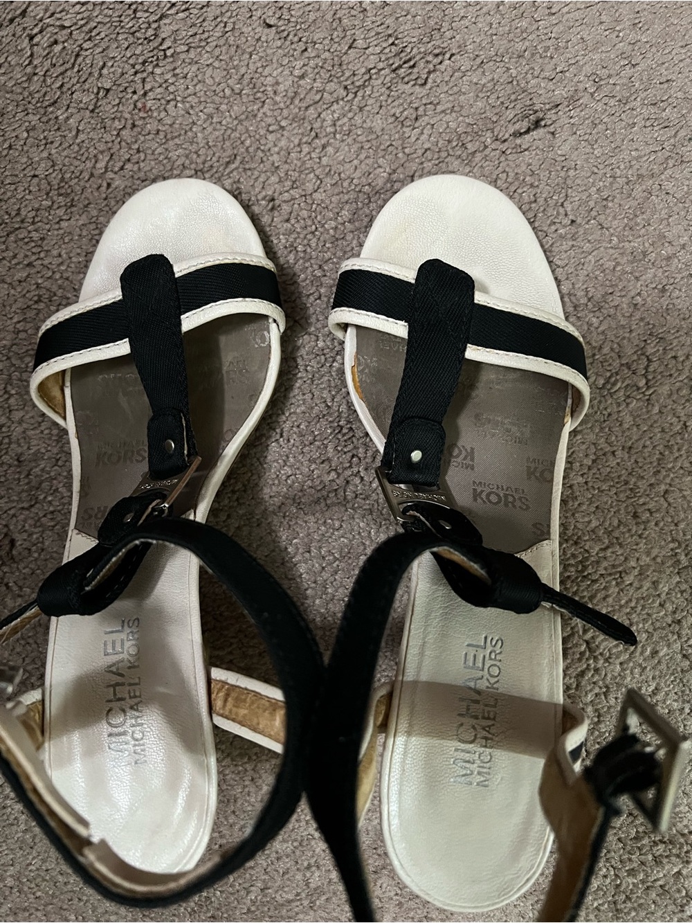 Michael Kors 7 kitten heal black/white t-strap color block gray metal hardware - Picture 3 of 5